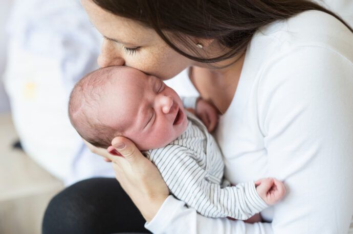 schreibaby beruhigen schreikind was tun dreimonatskoliken hebammentipps baby beruhigen