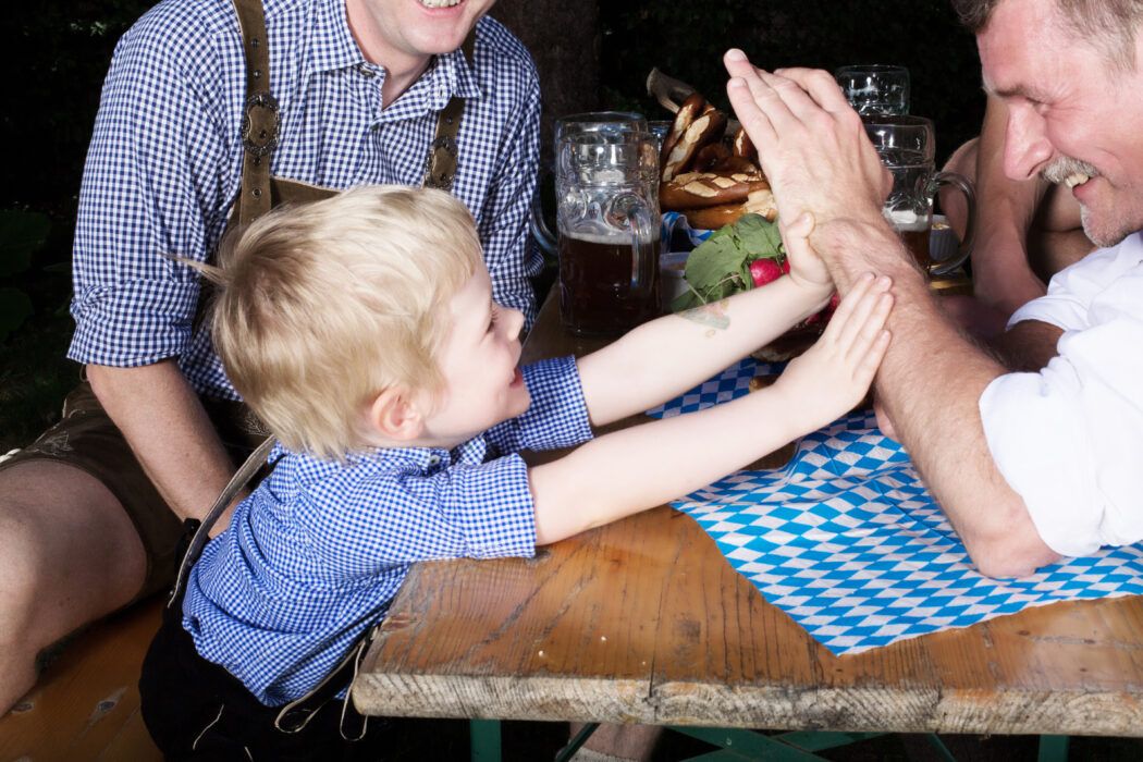 familie kind erziehen dialekt braeuche traditionen sprache bayerisch