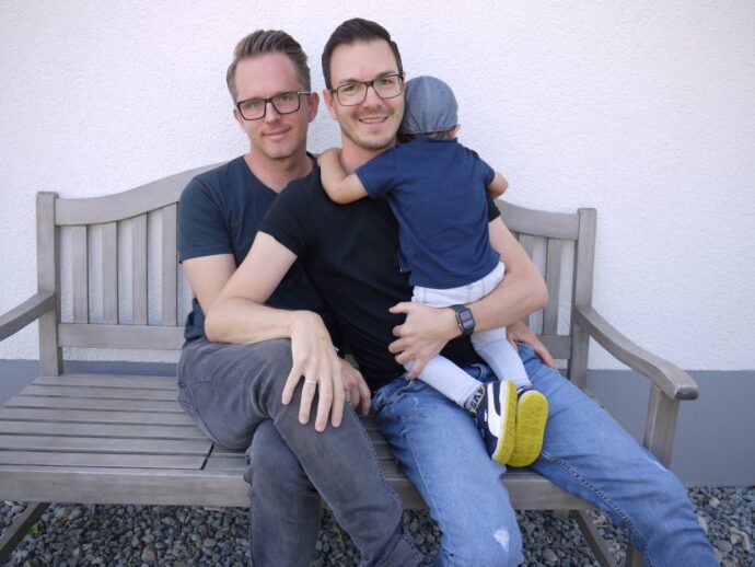 regenbogen familie pflegekind papa papi schwul