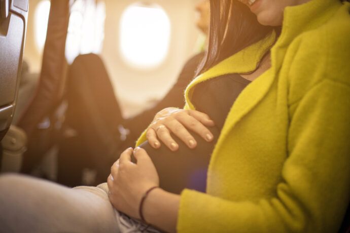 schwangerschaft fliegen urlaub flugzeug schwangere