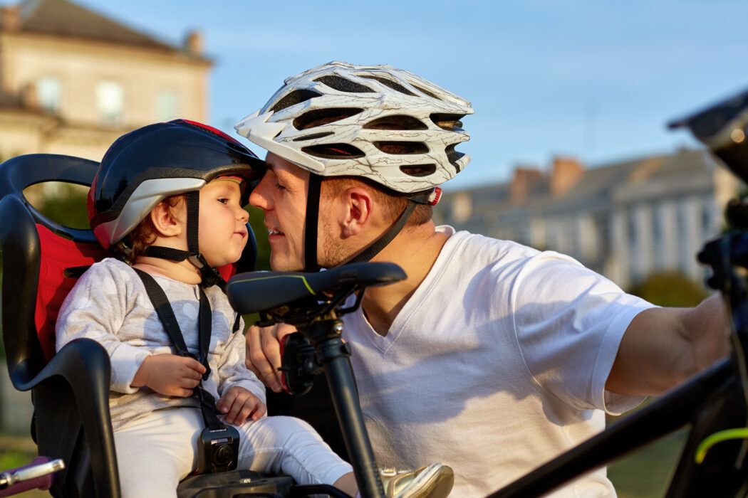 fahrrad fahren baby kleinkind fahrradsitz anhänger lastenrad