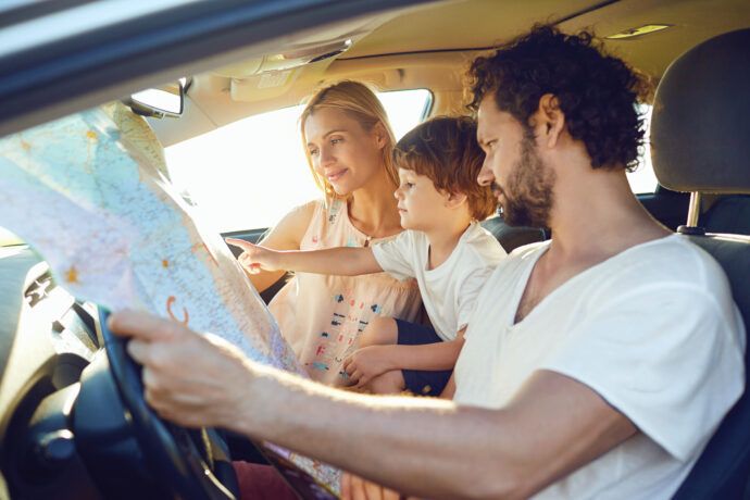 reisen mit kindern auto oder flugzeug