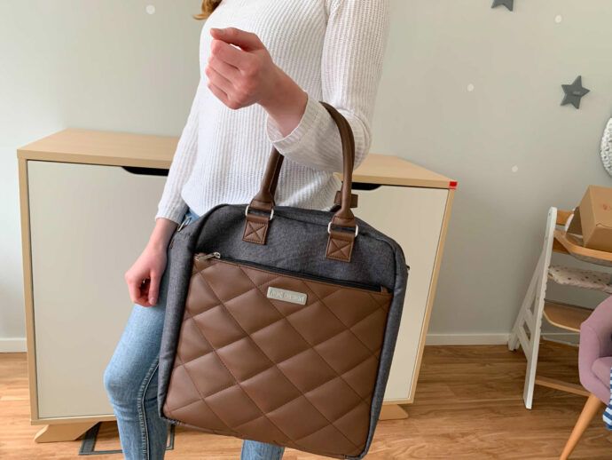 ABC Design 2in1 Wickeltasche & Rucksack "Explore" um den Arm tragen