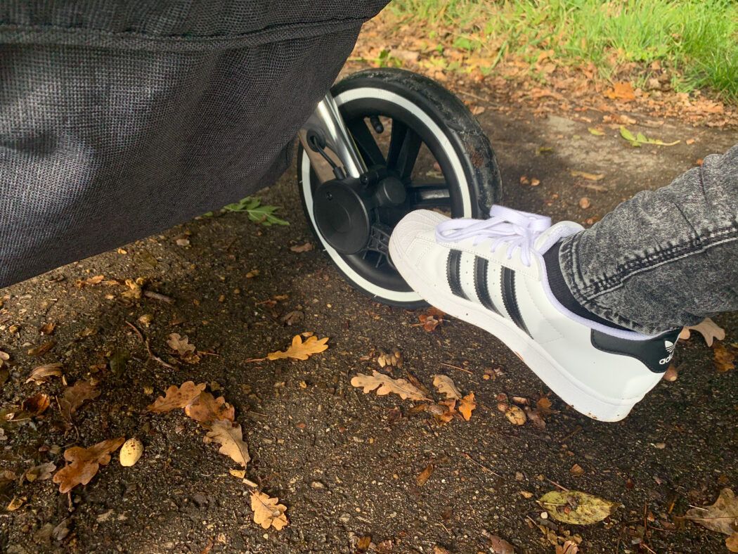 Fußbremse seitlich ABC Salsa 4 Air Test Kombi-Kinderwagen