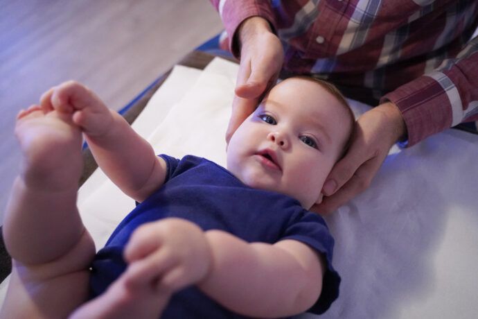 plattkopf baby schiefkopf kopfverformung beim baby
