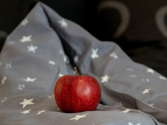 natürliches Dinkel Stillkissen mit Apfel