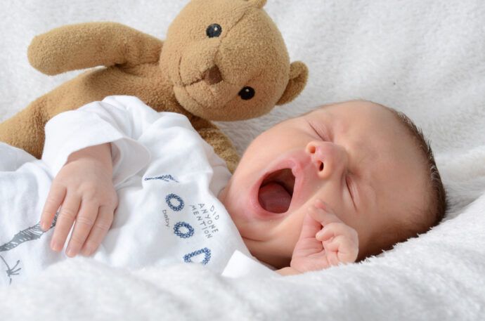 baby schläft nicht ein trotz müdigkeit