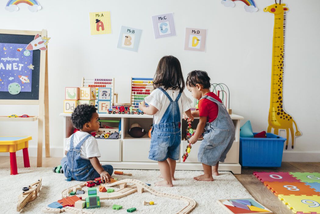 chaos im kinderzimmer beseitigen, kind will nicht aufräumen, ordnung kinderzimmer tipps tricks