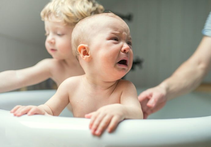 baby fremdelt bei papa, baby weint bei papa, fremdeln beim vater