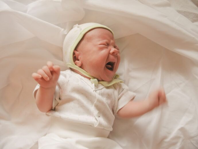 ferbern baby schlaftraining kritik, alternativen zu ferbern, ferbern schädlich, baby schreien lassen