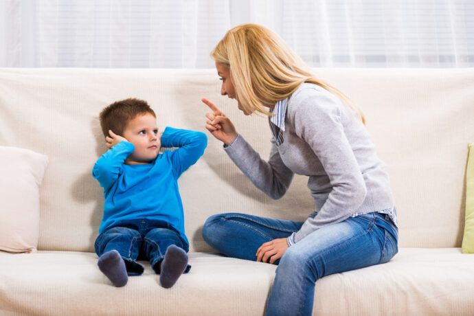 streit mutter kind, streit zwischen mutter und kind, streitende familie, streit zwischen eltern und kind