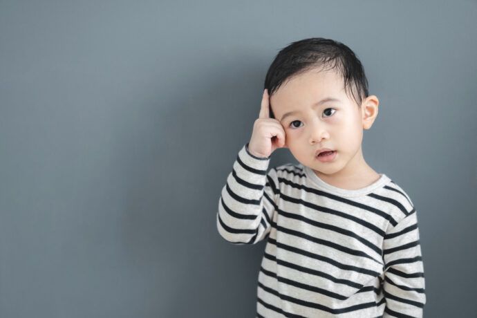 Kleiner Junge in der Warum-Phase; Warum-Phase ab wann geht sie los, Warum-Phase richtig antworten, Wann hört die Warum-Phase auf?