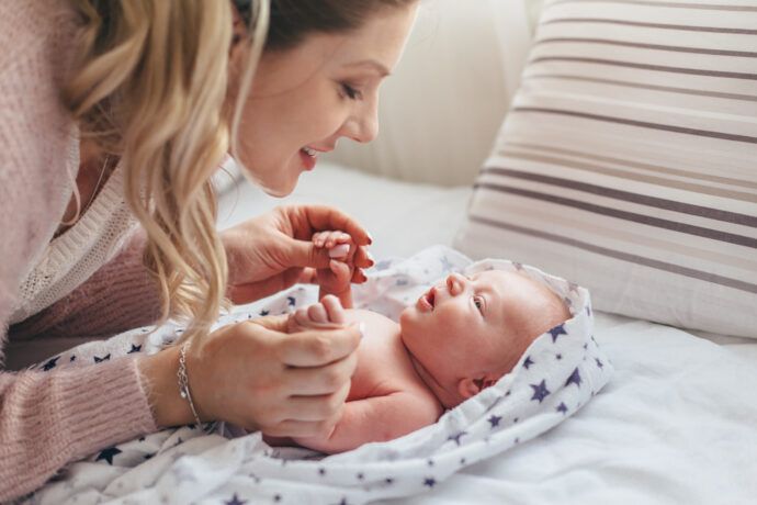 schluckauf baby ursachen, was hilft bei schluckauf baby, schluckauf baby gefährlich