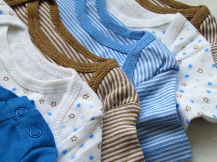 babybodys in unterschiedlichen groessen, baby größe, baby größentabelle, wie groß ist baby in welchem alter
