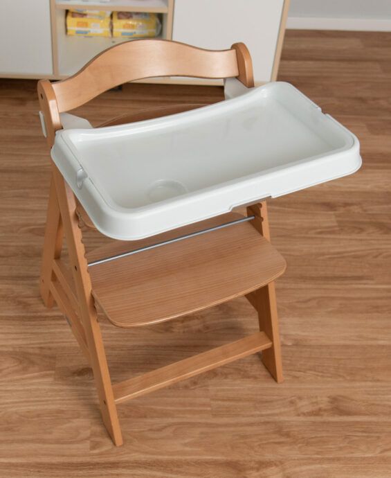 hauck alpha tray spielbrett essbrett für alpha beta hochstühle von schräg oben