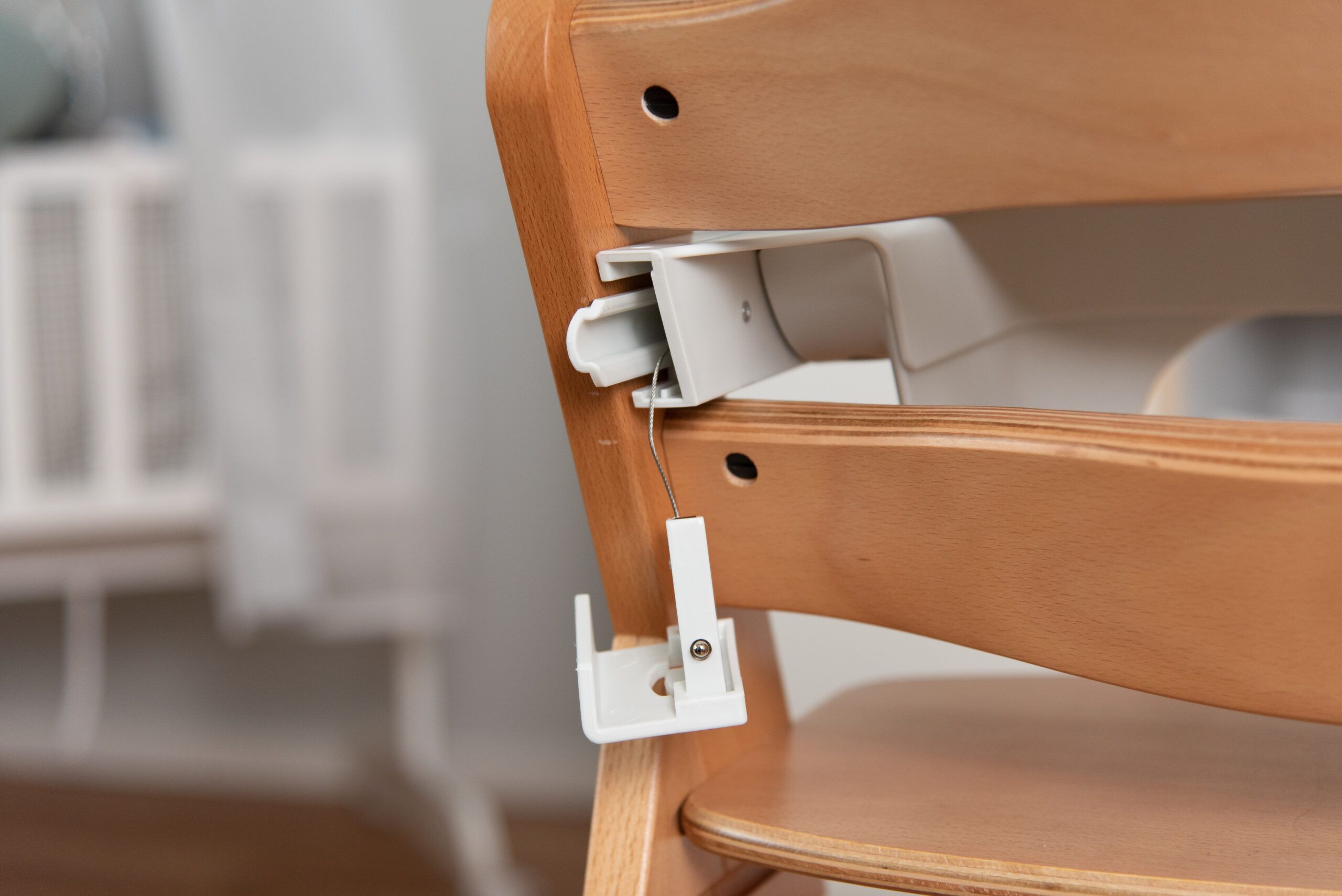 montage hauck alpha tray befestigung an r&uuml;ckenlehne r&uuml;ckseite schritt 2