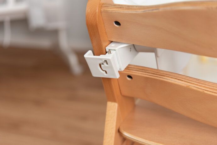 montage hauck alpha tray befestigung an rückenlehne rückseite schritt 3