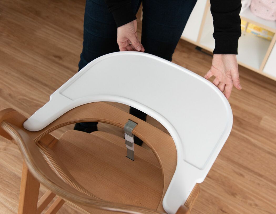 hauck click tray essbrett montage ohne werkzeug schritt 1