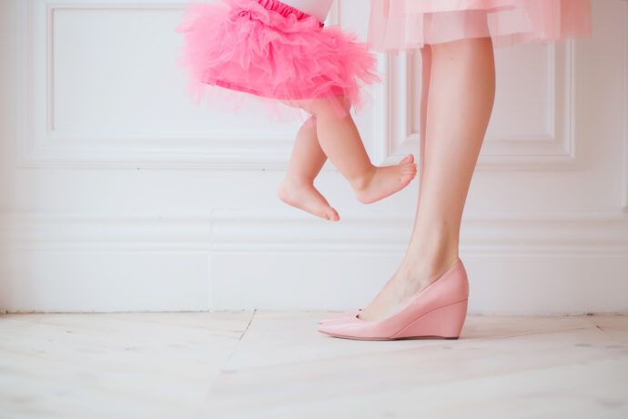 größere füße nach schwangerschaft verhindern, wann gehen größere füße nach schwangerschaft wieder weg, werden füße nach schwangerschaft wieder kleiner, größere schuhgröße nach geburt, schuhe passen nicht mehr nach schwangerschaft, breitere füße nach schwangerschaft
