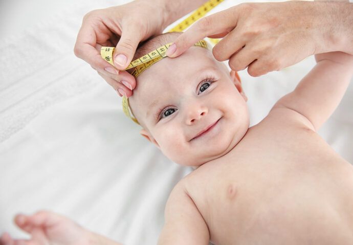 kopfumfang baby mit maßband messen tabelle nach alter und geschlecht