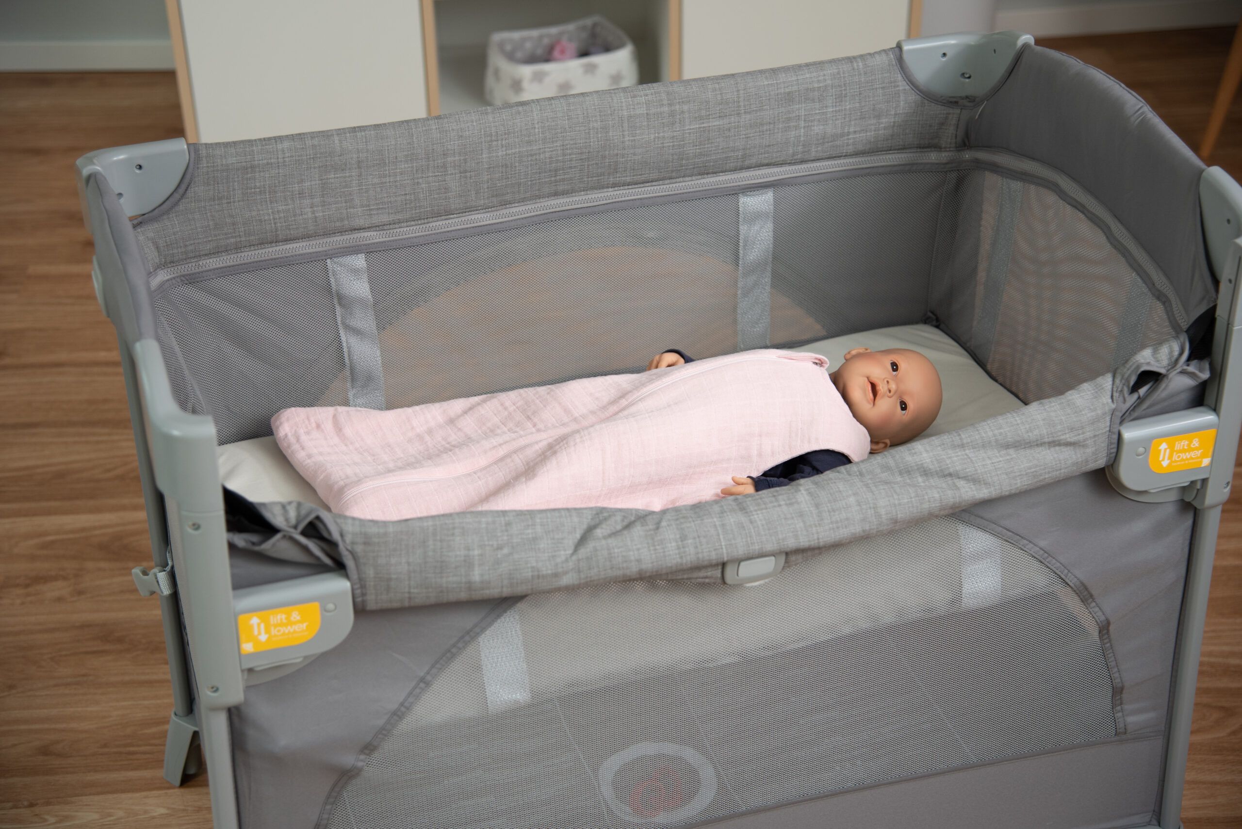 neugeborenen einhang im joie kubbie sleep test