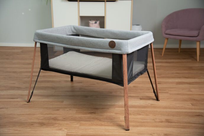 reisebett maxi cosi iris mit baby einhang