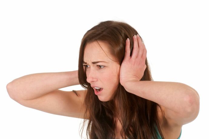 erziehungsratschläge, frau hält sich die Ohren zu