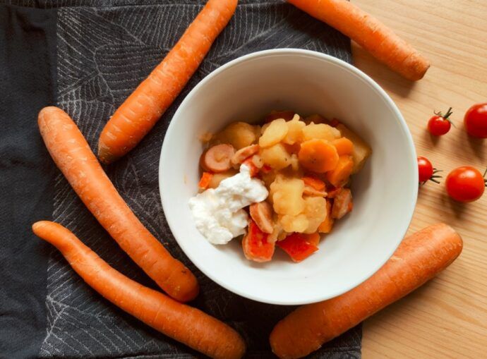 schale mit kartoffelgulasch rezept für den herbst