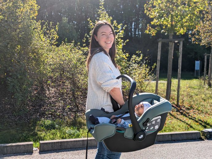 joie i-snug 2 test baby in der babyschale tragen