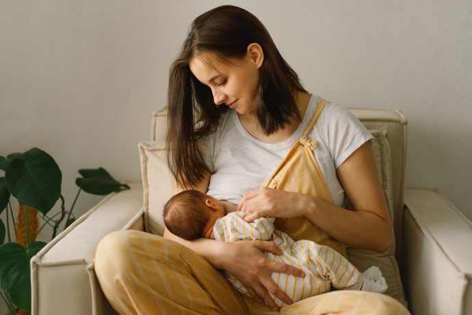 brustwarzensalbe test, brustwarzensalbe ökotest, brustwarzensalbe testsieger, mutter mit wunden brustwarzen stillt baby