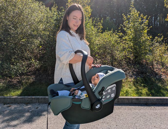 joie i-snug 2 test baby tragen in babyschale