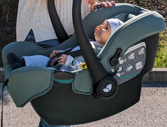 joie i-snug 2 test baby tragen in babyschale