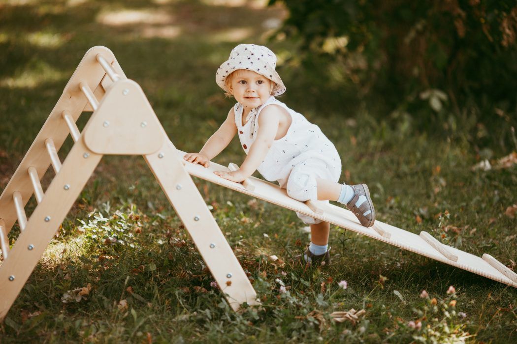 baby kletterdreieck, baby bewegungsmangel, baby 13 monate quengelt den ganzen tag was hilft