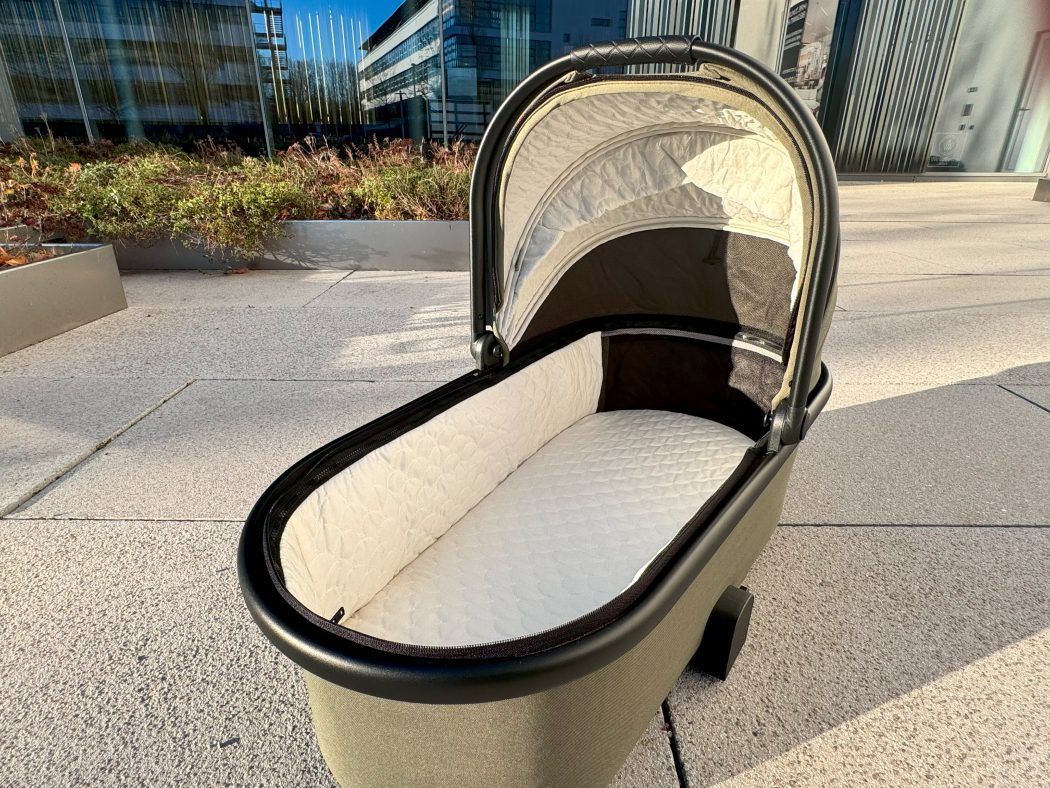babywanne moon resea+ geschlossenes verdeck ansicht von vorne