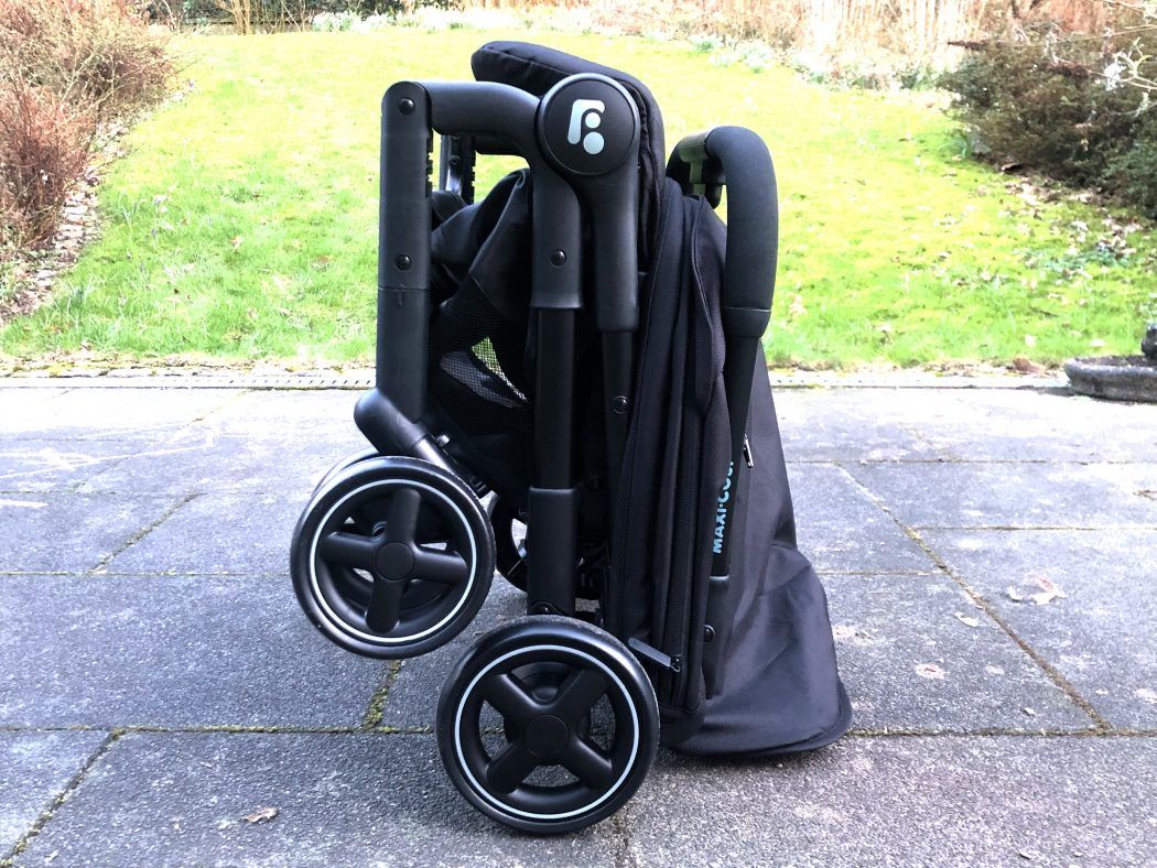 Maxi Cosi Lara 2 Test Erfahrungen Reisebuggy zusammenklappen Packmaß Klappmaß Abmessungen, Buggy klein faltbar
