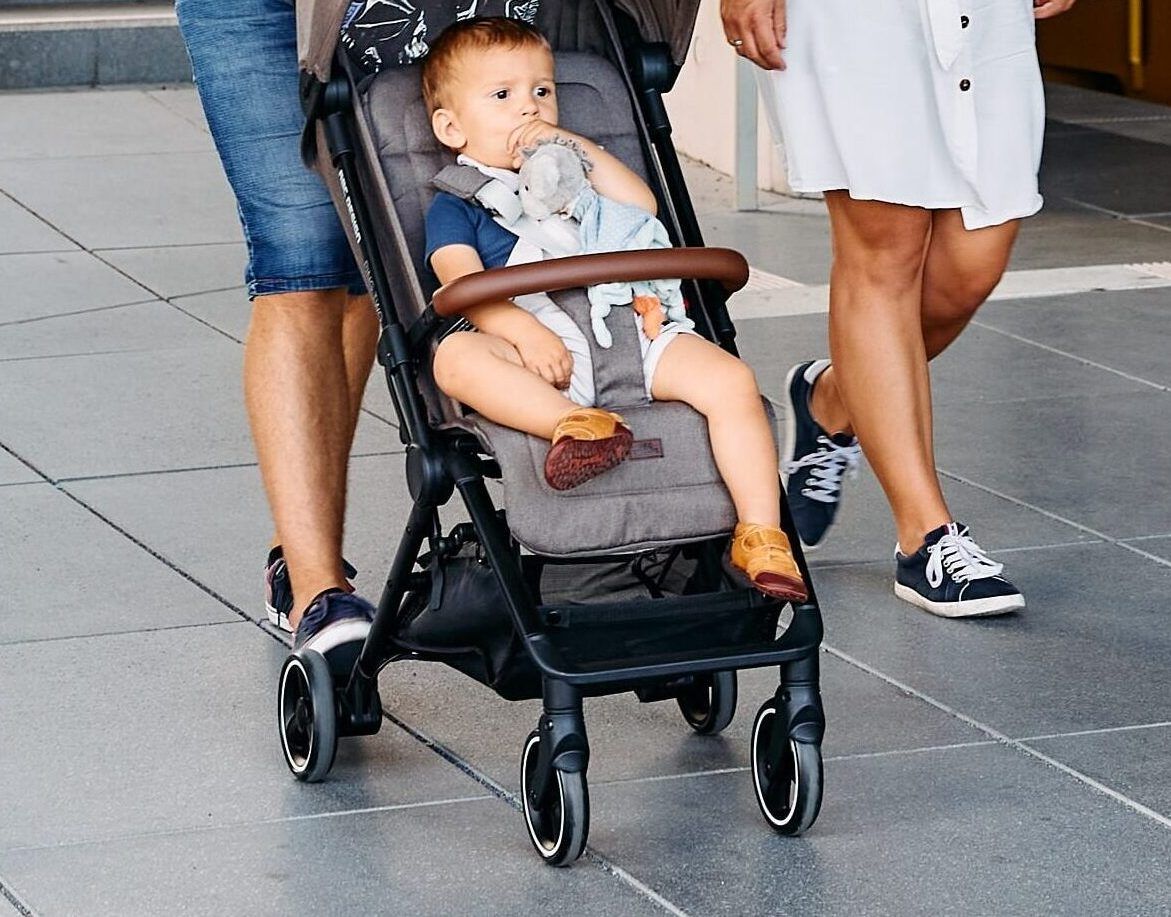 familie unterwegs mit abc design ping two reisebuggy mit bahn