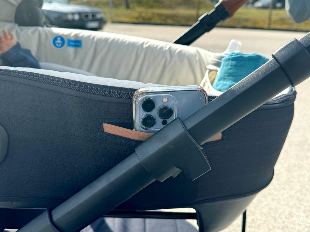 calmi r129 handy im aussenfach der babywanne