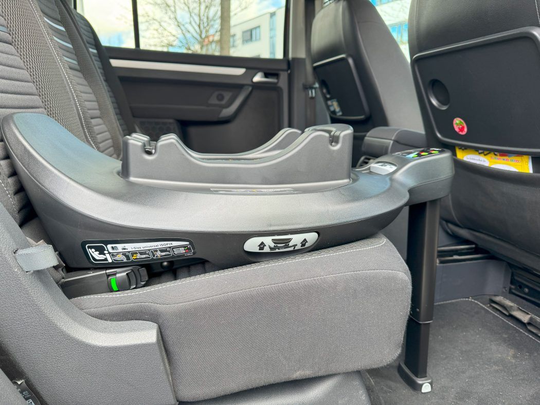 i-base encore korrekt montiert mit isofix im auto