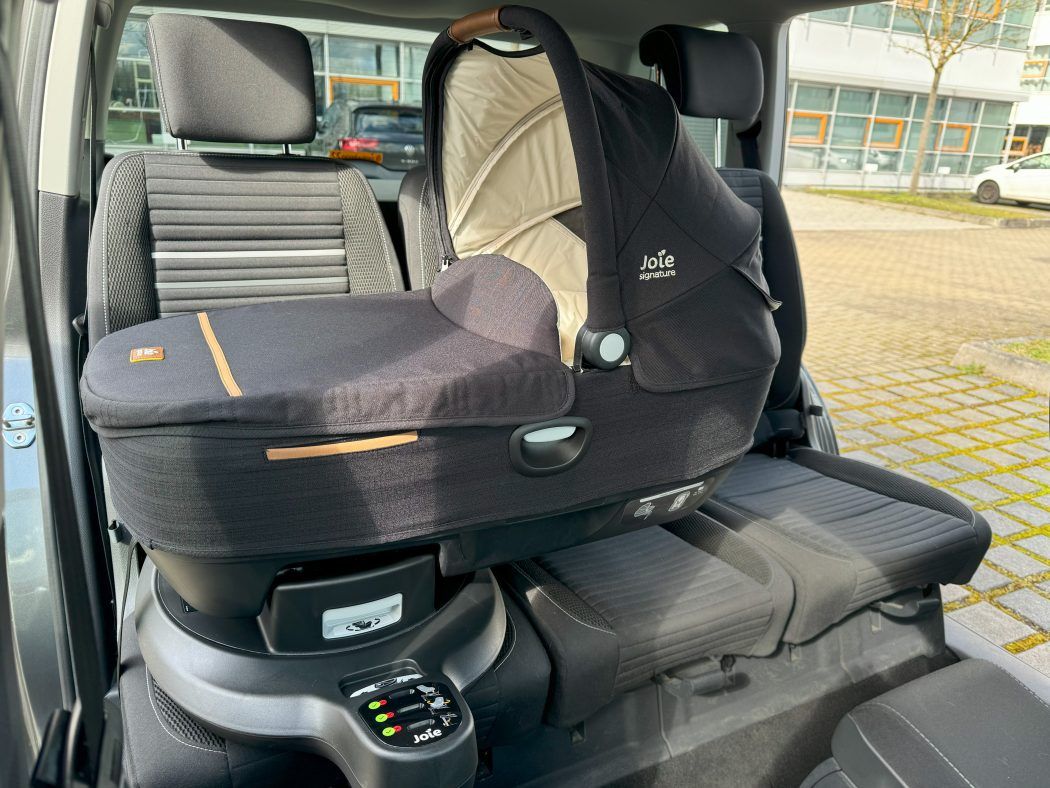 joie calmi r129 test auto babywanne im fahrzeug montiert auf i-base encore