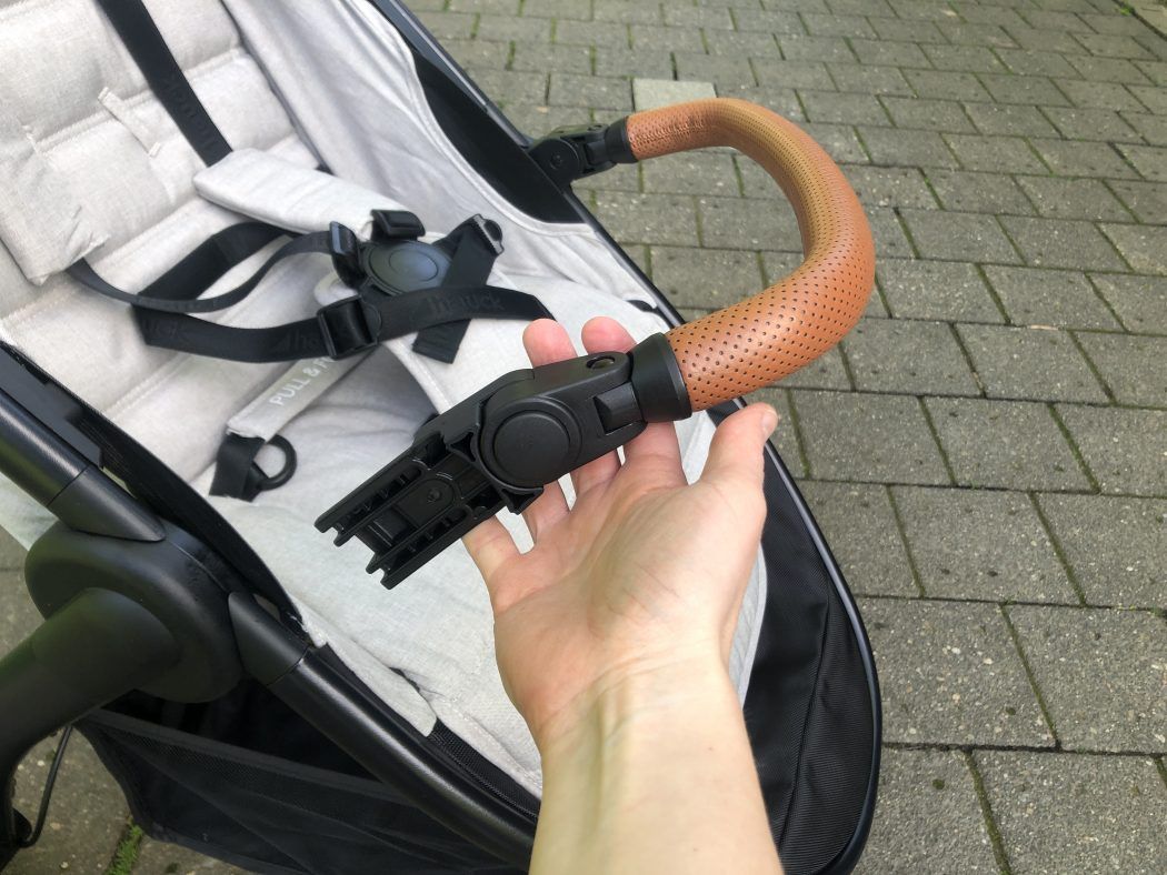 Hauck Uptown Schutzbügel aufklappen