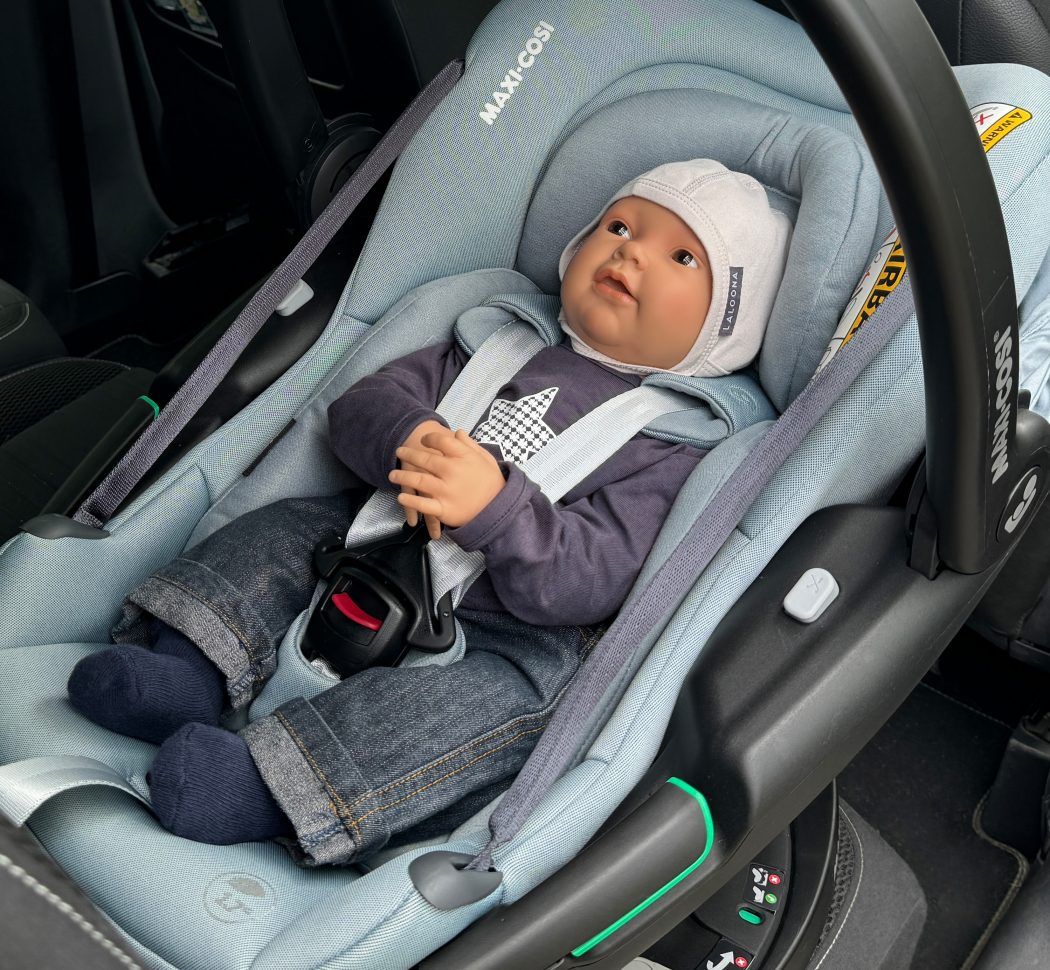 baby 3 monate in babyschale coral 360 neugeborenen einsatz