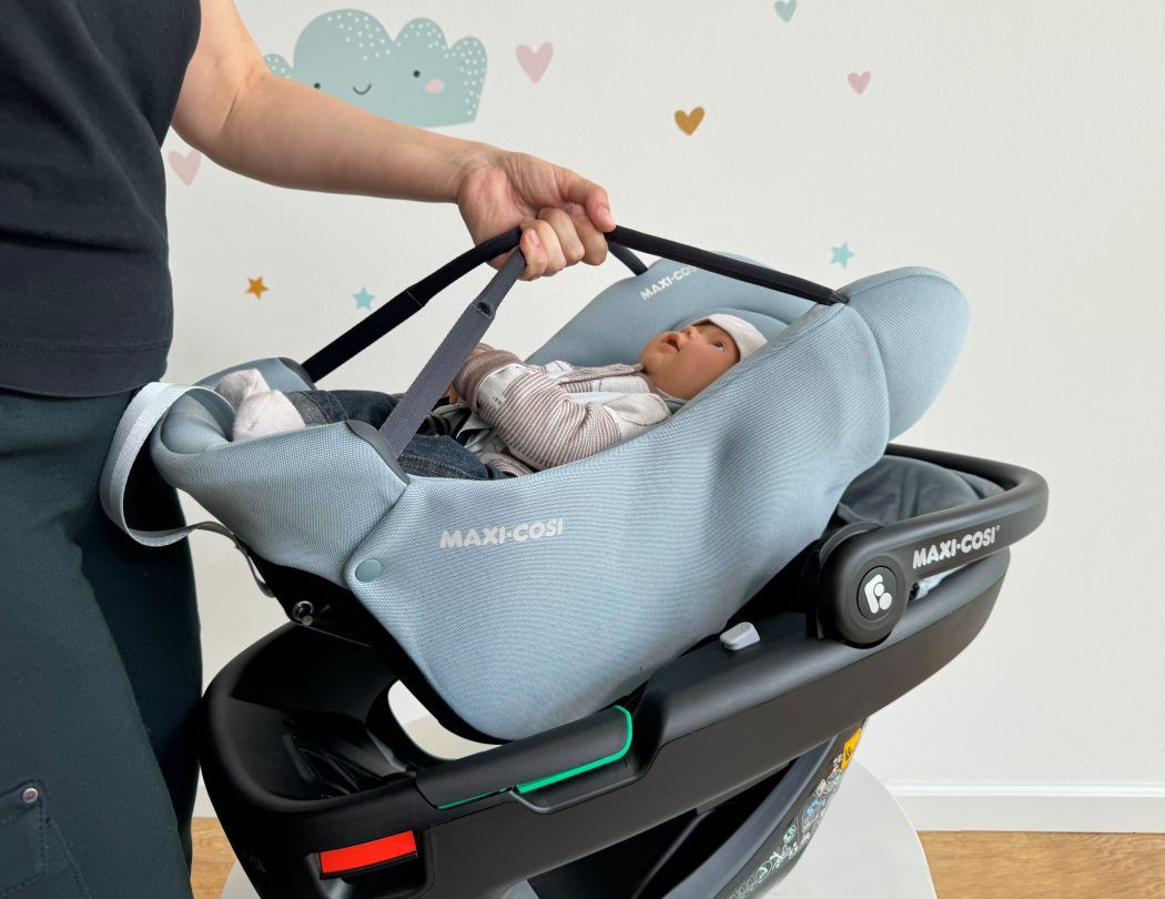 soft carrier coral aus babyschale heben