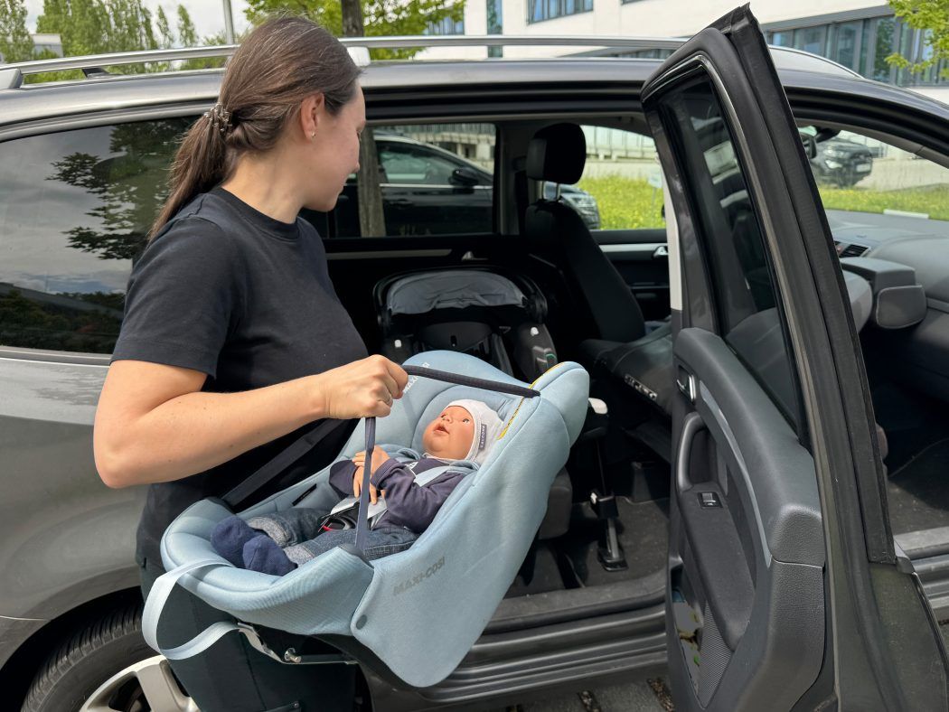soft carrier maxi cosi coral zum auto tragen