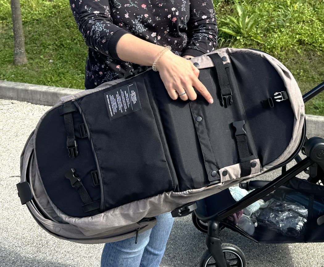 maxi cosi zelia 3 test babywanne sitzeinheit unterseite klickverschluss