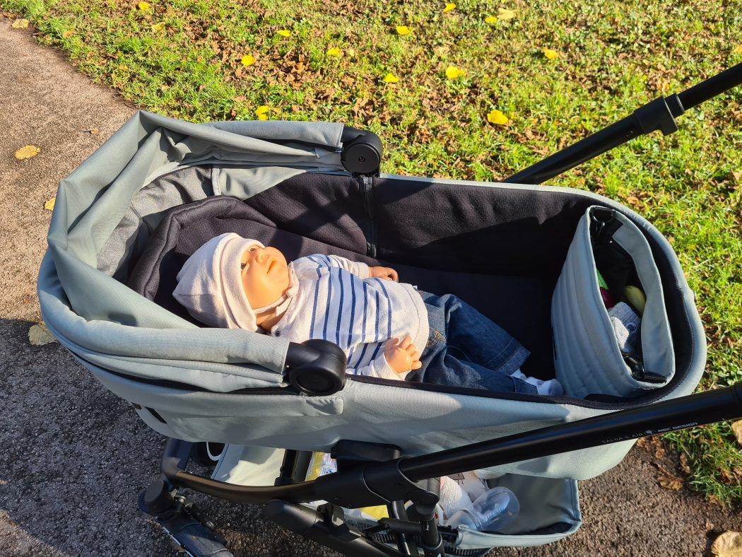 baby in babywanne salsa 5 air kopfteil hochgestellt