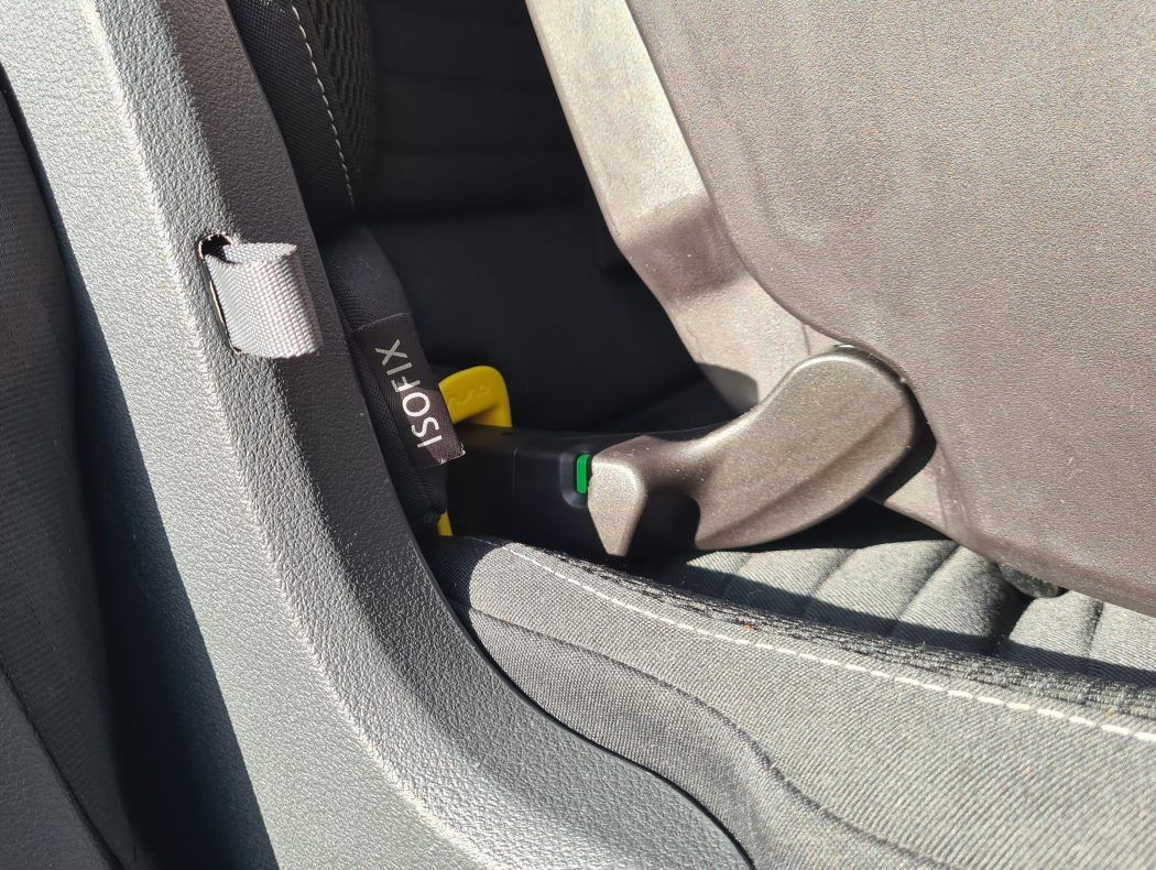 isofix anzeige grün pipa urbn installation im auto