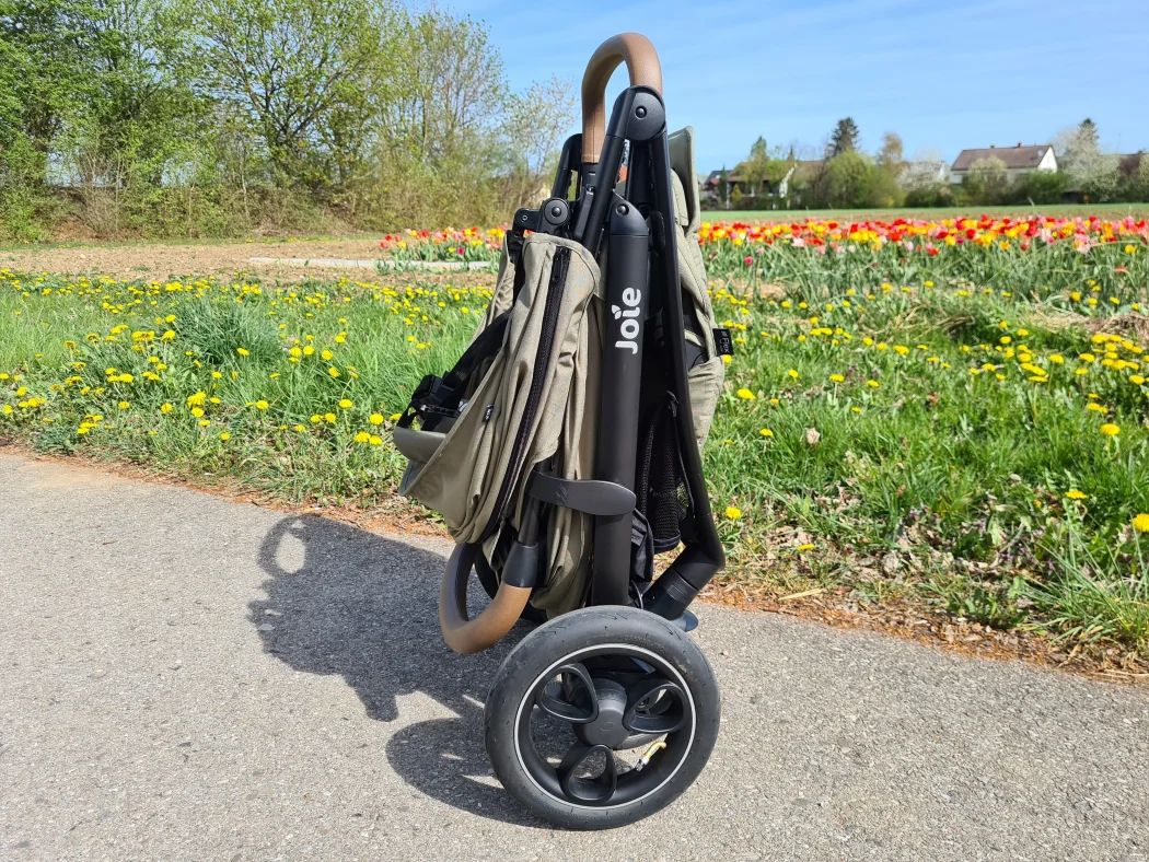 buggy zusammengefaltet joie litettrax pro air test