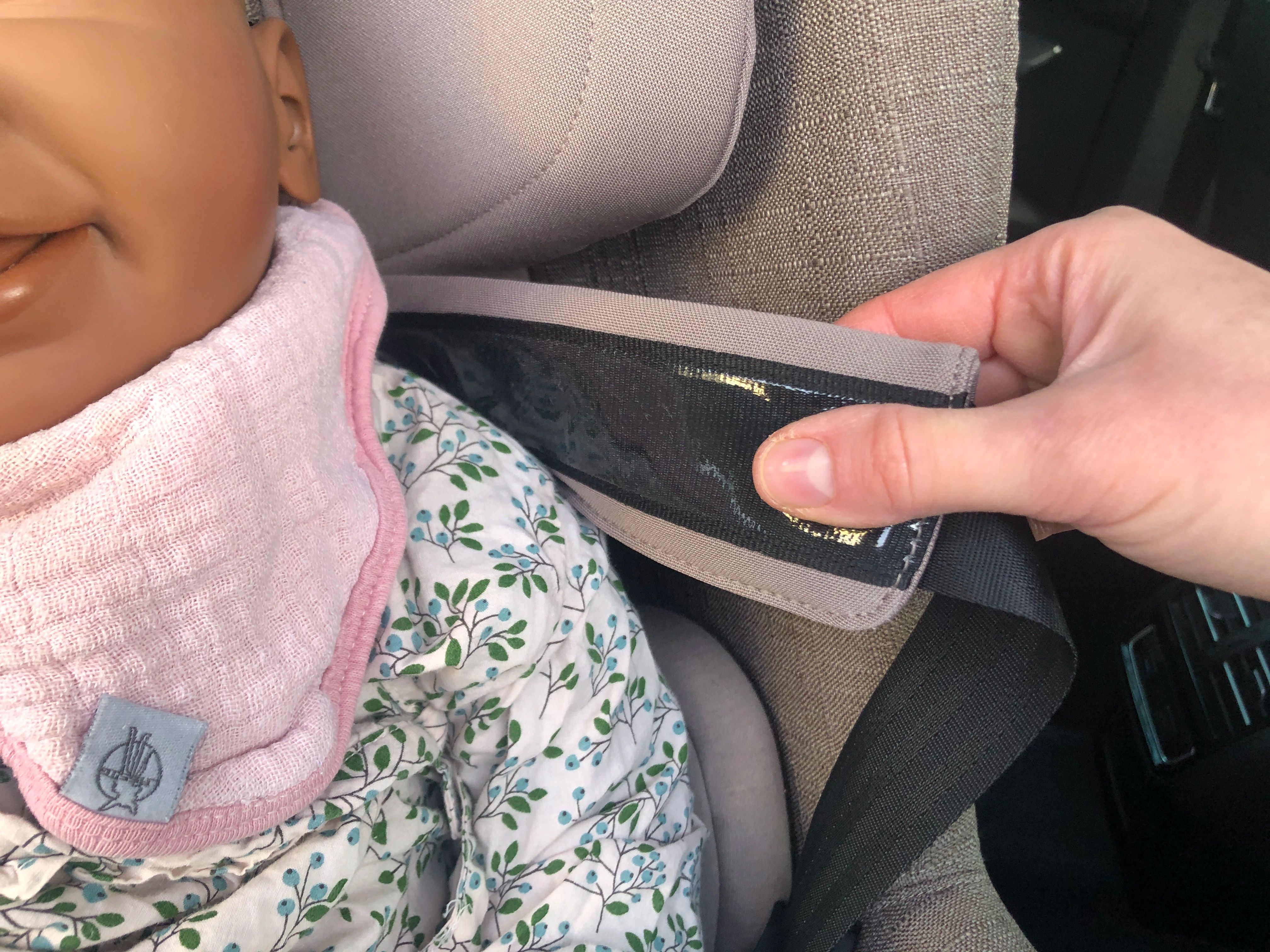 Rutschfeste Silikon Beschichtung an den Nuna Todl Next Gurten