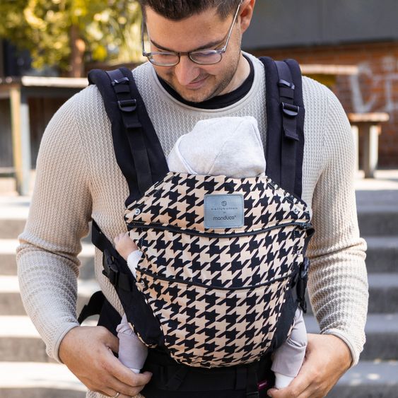 manduca Babytrage First für Neugeborene ab 3,5 kg - 20 kg mit 3 Tragepositionen aus 100% Bio-Baumwolle - Bellybutton - PepitaBlack