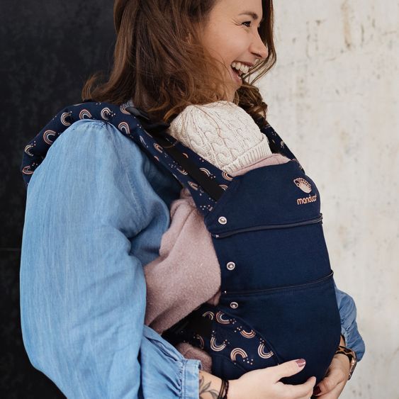 manduca Babytrage First für Neugeborene ab 3,5 kg - 20 kg mit 3 Tragepositionen aus 100% Bio-Baumwolle - RainbowNight - Navy Print